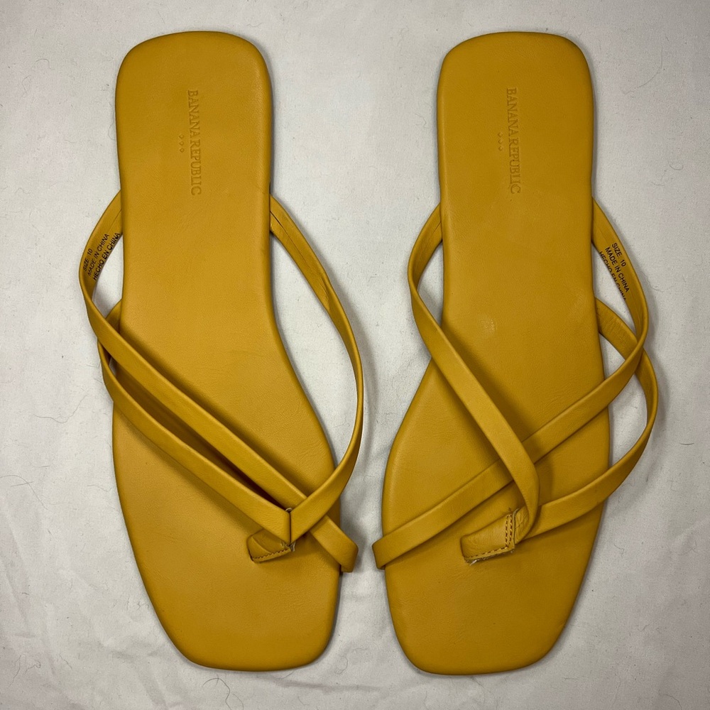 Banana Republic Barely There sz 10 Yellow Sandals thong EUC